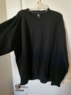 Classic Black Crewneck Sweater - Unbranded